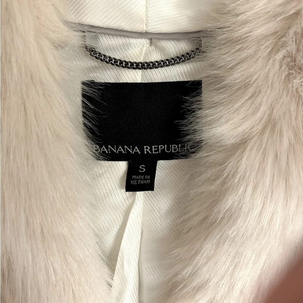 Banana Republic faux fur vest size small - Picture 3 of 8